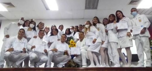 Acreditados como especialistas en Cuidados Intensivos 31 enfermeros del Hospital Central